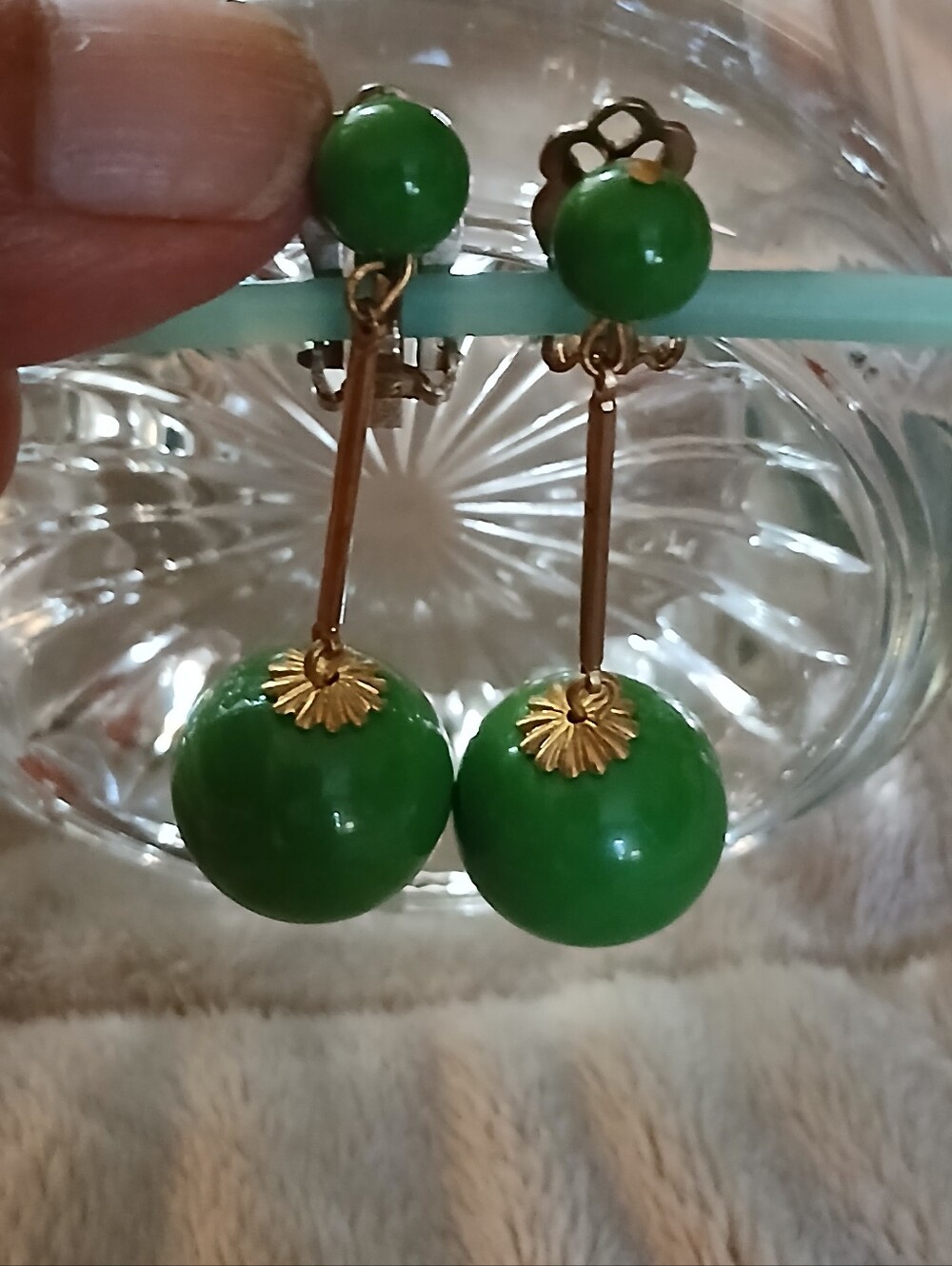 Vintage Vibrant Apple Green Ball Drop Earrings Clip On - Picture 2 of 10